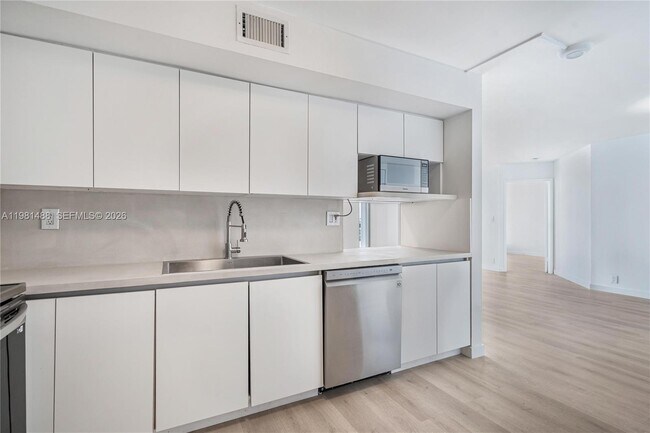 Building Photo - 19101 NE 36th Pl