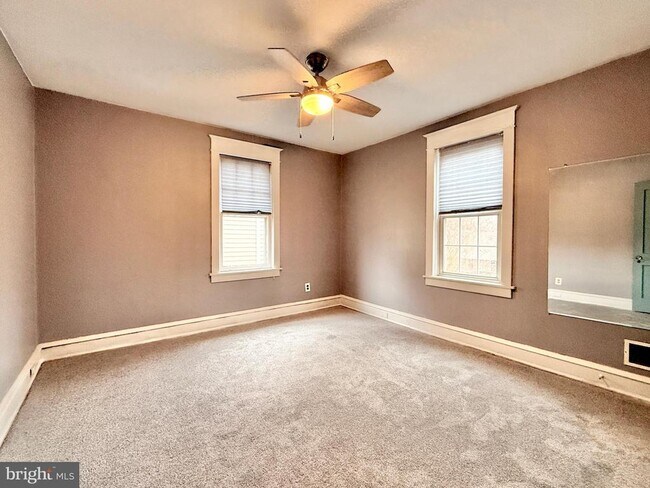 Building Photo - 7041 Harvey Ave