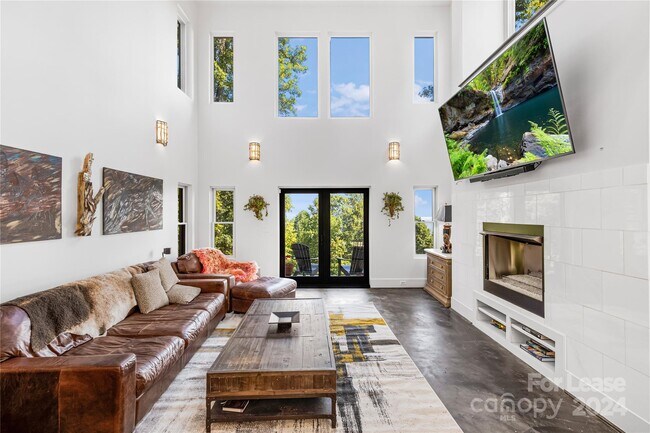 Building Photo - 49 Castle Ct