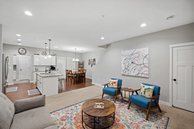 Building Photo - 7356 Kalland Cir NE