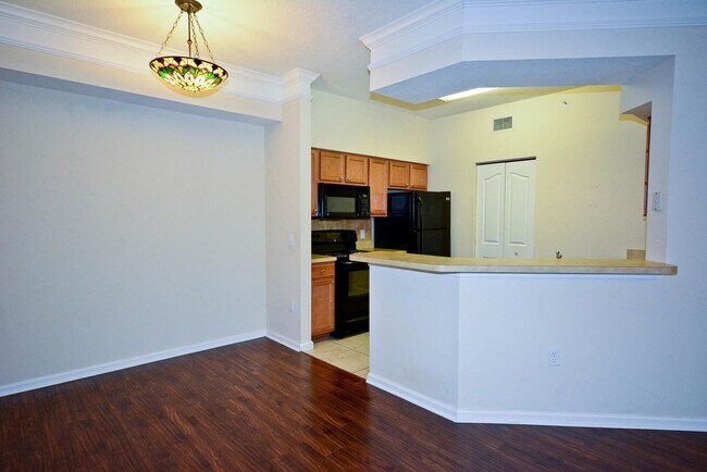 Building Photo - 6203 Myrtlewood Cir W
