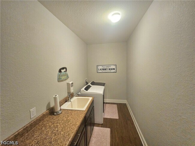 Building Photo - 1919 SW 26th Terrace