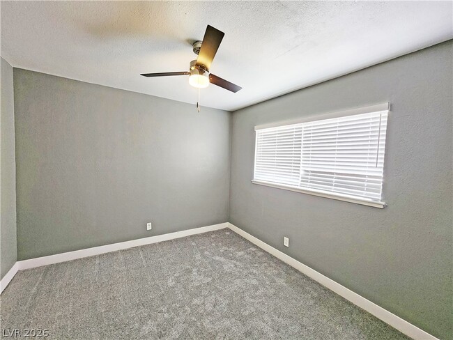 Building Photo - 5409 Mountain View Dr