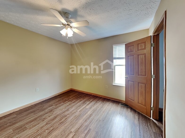 Building Photo - 438 Rothgate Dr