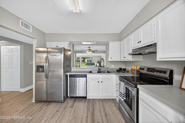 Building Photo - 7622 Las Palmas Way