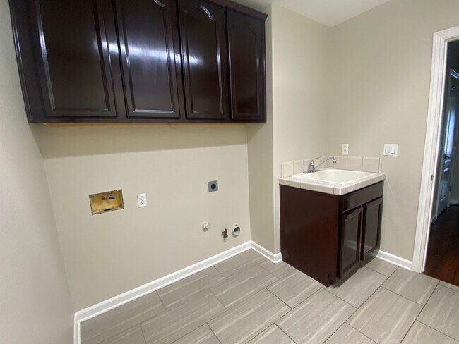 Building Photo - 3600 Silverwood Rd
