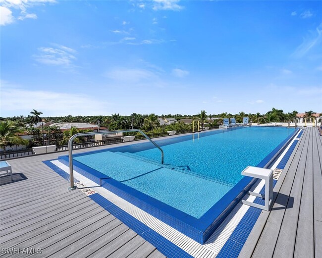 Building Photo - 490 5th St S