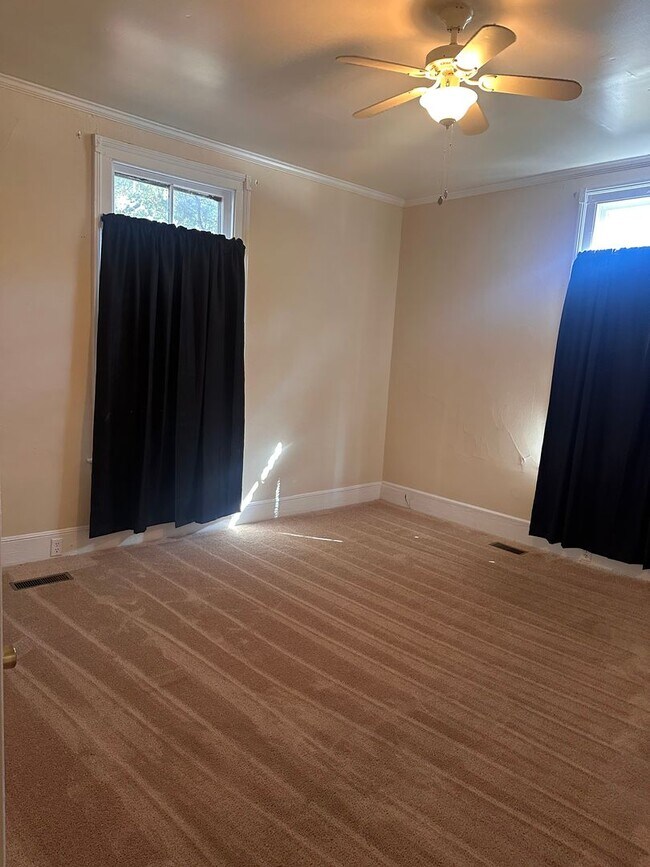 Building Photo - 310 E Granville St