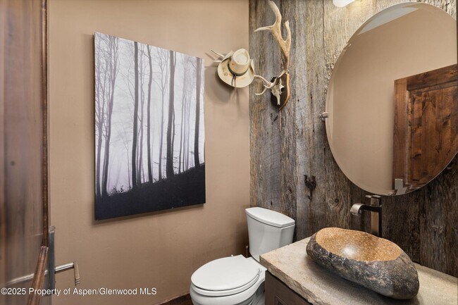 Building Photo - 160 Equestrian Way