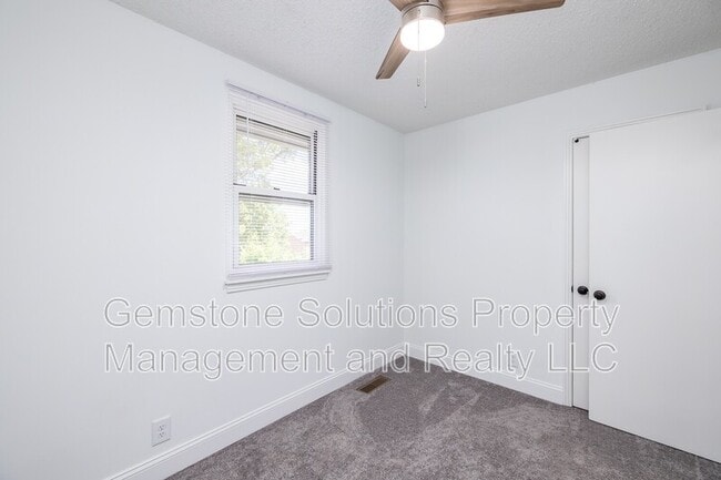 Building Photo - 344 Kingview Dr