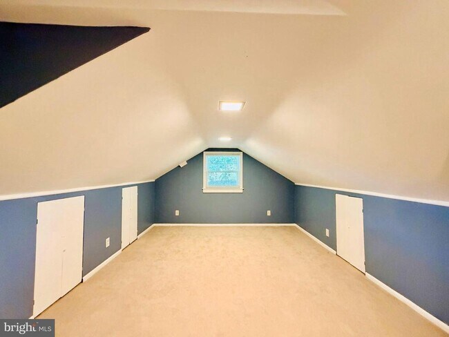 Building Photo - 907 Heron Dr