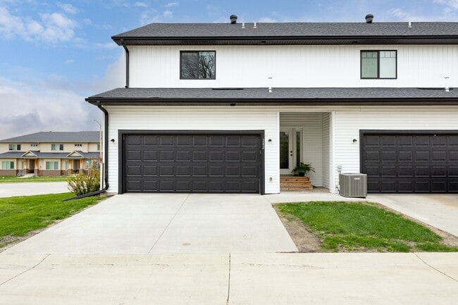 Building Photo - 290 Kenneth Dr