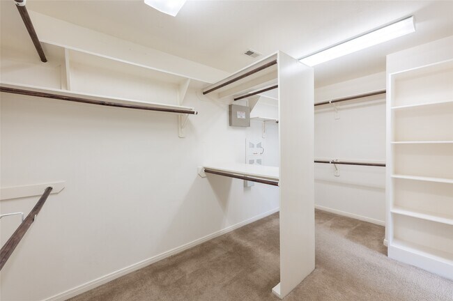 Building Photo - 16906 Langham Heights Ln