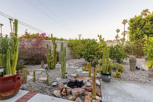 Building Photo - 980 N Biskra Rd