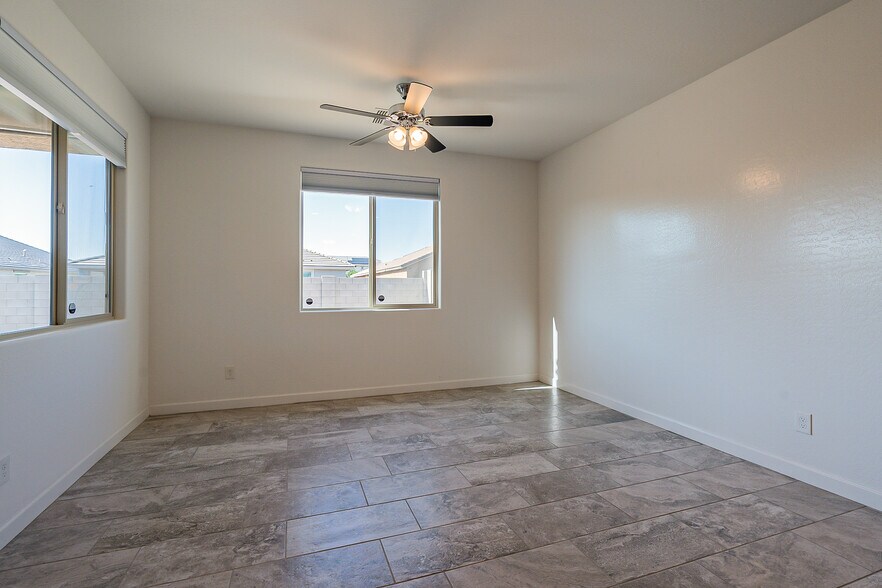 Building Photo - 15877 W Mauna Loa Ln