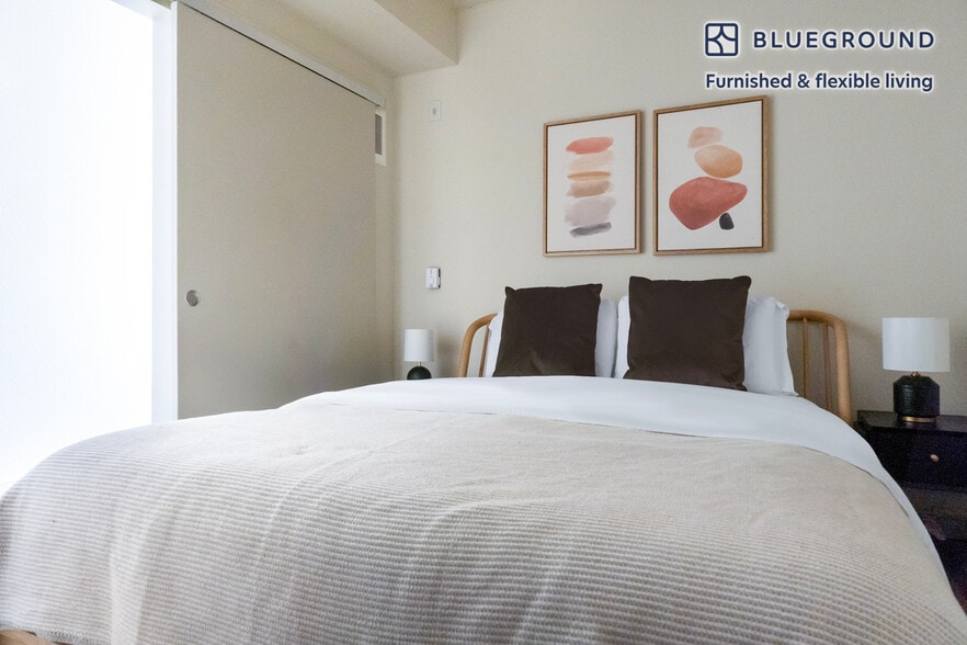 Building Photo - 1414 10th Ave