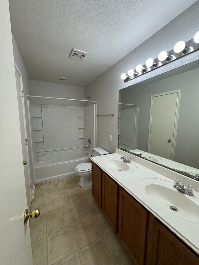 Building Photo - SPACIOUS 4 BR ON A CUL-DE-SAC W/ 2 LIVING AREAS & 2 EATING AREAS*STORAGE SHED*COVERED PATIO*EASY ...