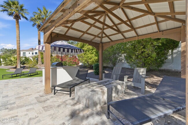 Building Photo - 4601 N Royal View Dr