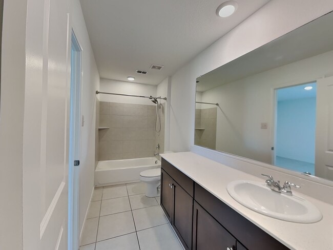 Building Photo - Modern Comfort Meets Prime Location – Single-Story Living at Its Best!