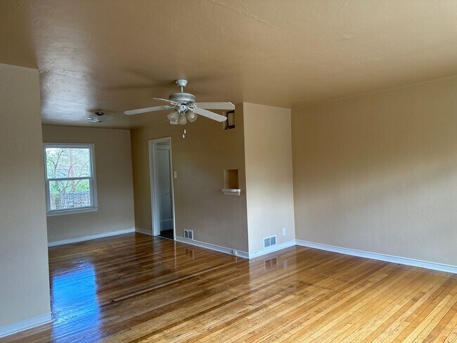 Building Photo - 12 Sunnycrest Dr