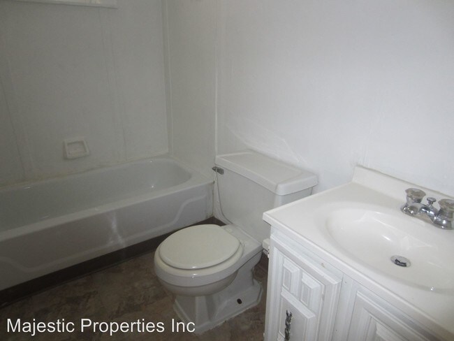 Building Photo - 2370 Flora St
