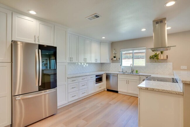 Building Photo - 3901 W Compton Ave