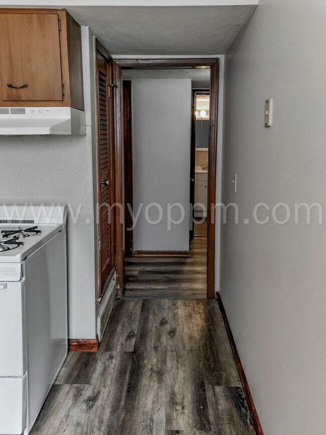 Interior Photo - ALANSCO 1016 N 47 Ave