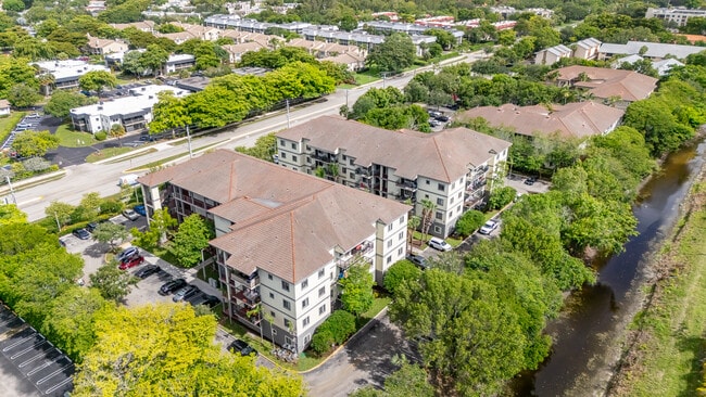Building Photo - 2851 Riverside Dr