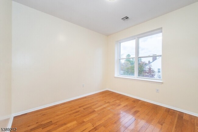 Building Photo - 1878 Springfield Ave