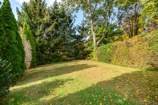 Building Photo - 231 Flax Hill Rd