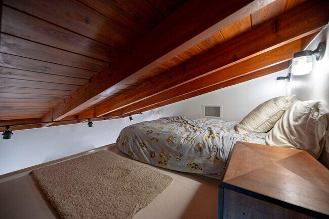 Building Photo - 302 NW 16th St