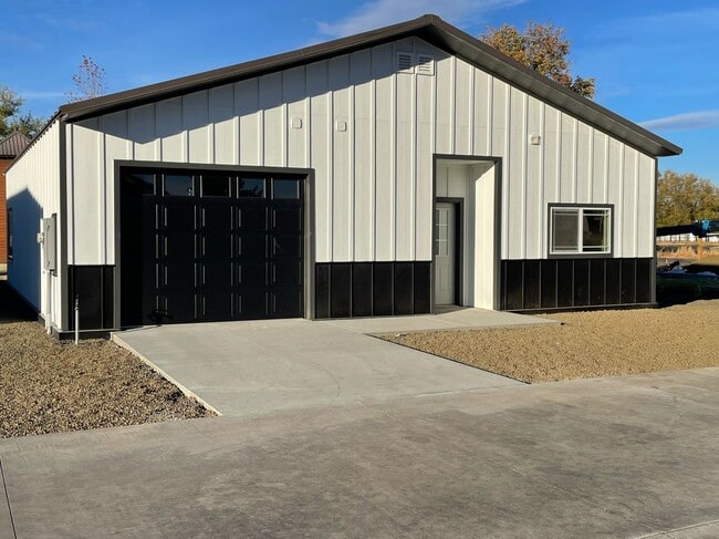 Building Photo - 2222 Steamboat Ln