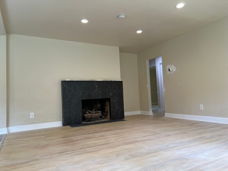Building Photo - 119 Wilmot Dr