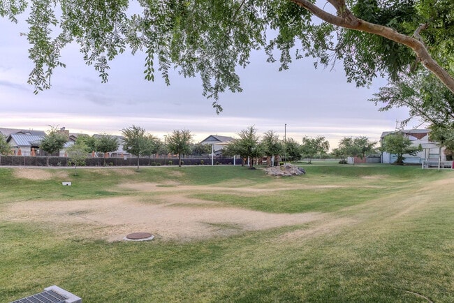 Building Photo - 1064 S Sunset Dr