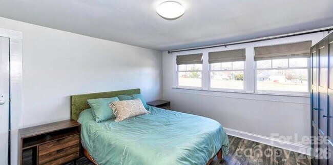 Building Photo - 508 S Main St