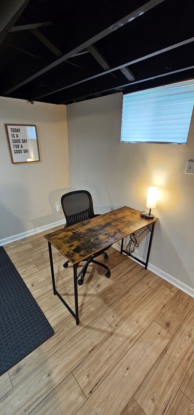 Building Photo - 2604 Tamm Ave