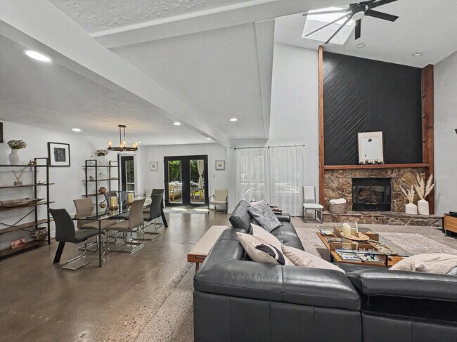Building Photo - 9608 Merion Cir NE