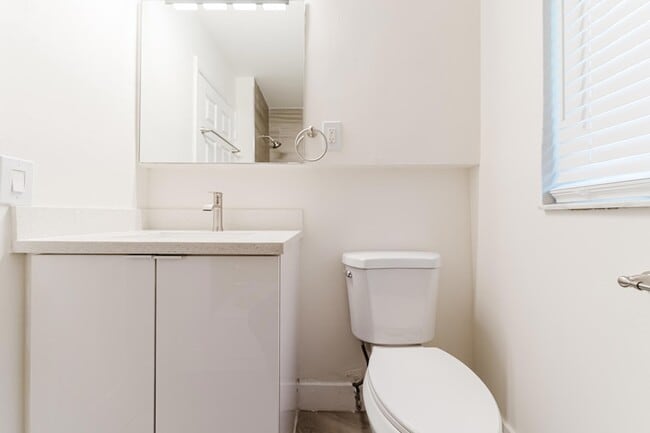 Building Photo - 323 Spanish River Blvd