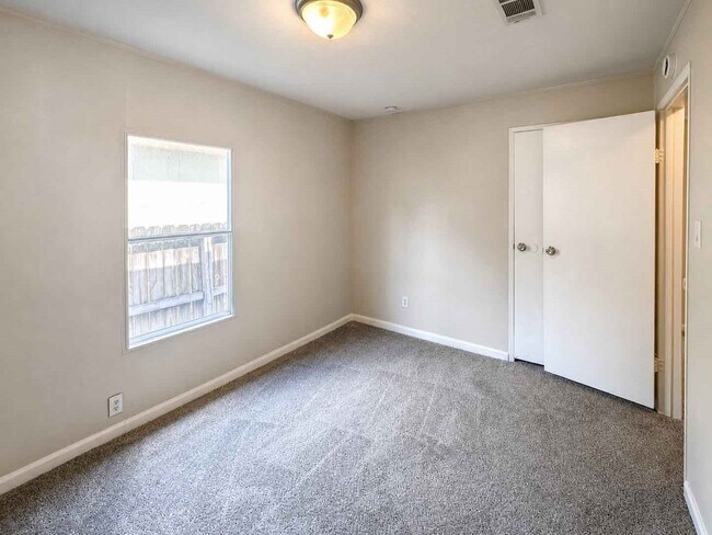 Building Photo - 11926 Greensbrook Forest Dr