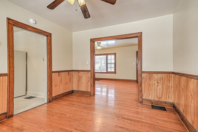 Building Photo - 3 Bedroom 1 Bath in Johnson City TN