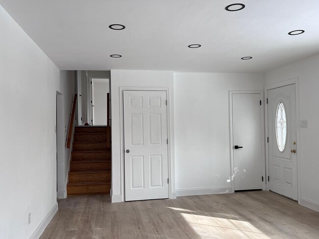 Building Photo - 1543 Ashby Rd