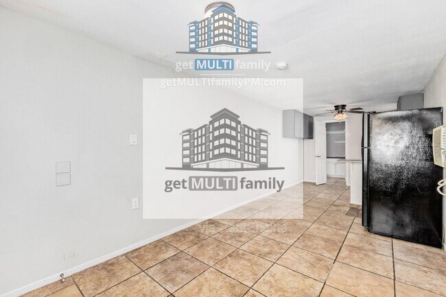 Building Photo - 1402 W Mercer Ln