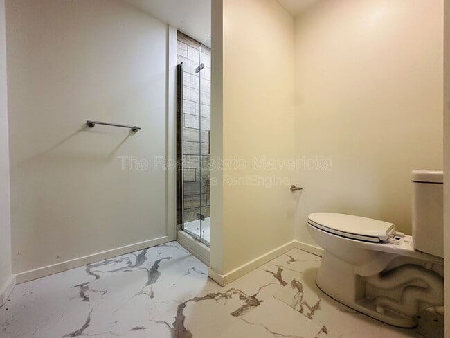 Building Photo - 5640 US-41