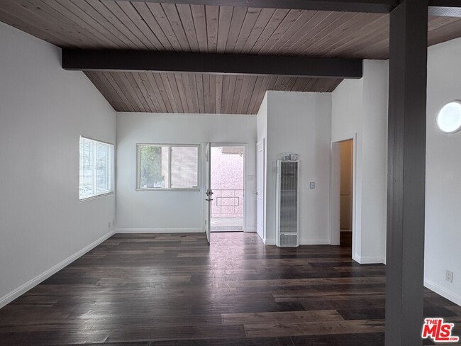 Building Photo - 4419 W Rosecrans Ave