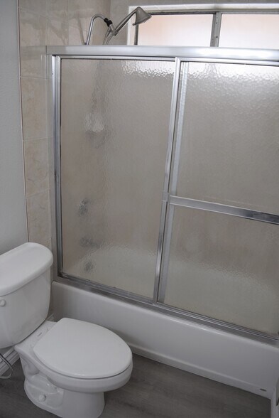 Master Bathroom - 16042 Waikiki Ln