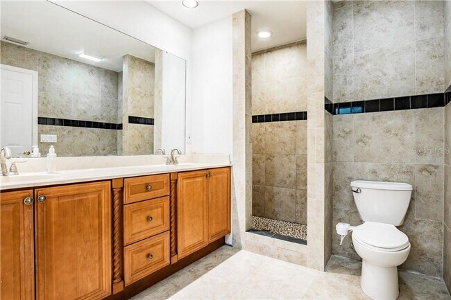 Building Photo - 3 bedroom 3 bath executive home in Imperia...