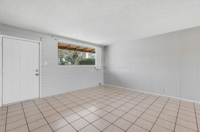 Building Photo - 210 S Alandale Pl