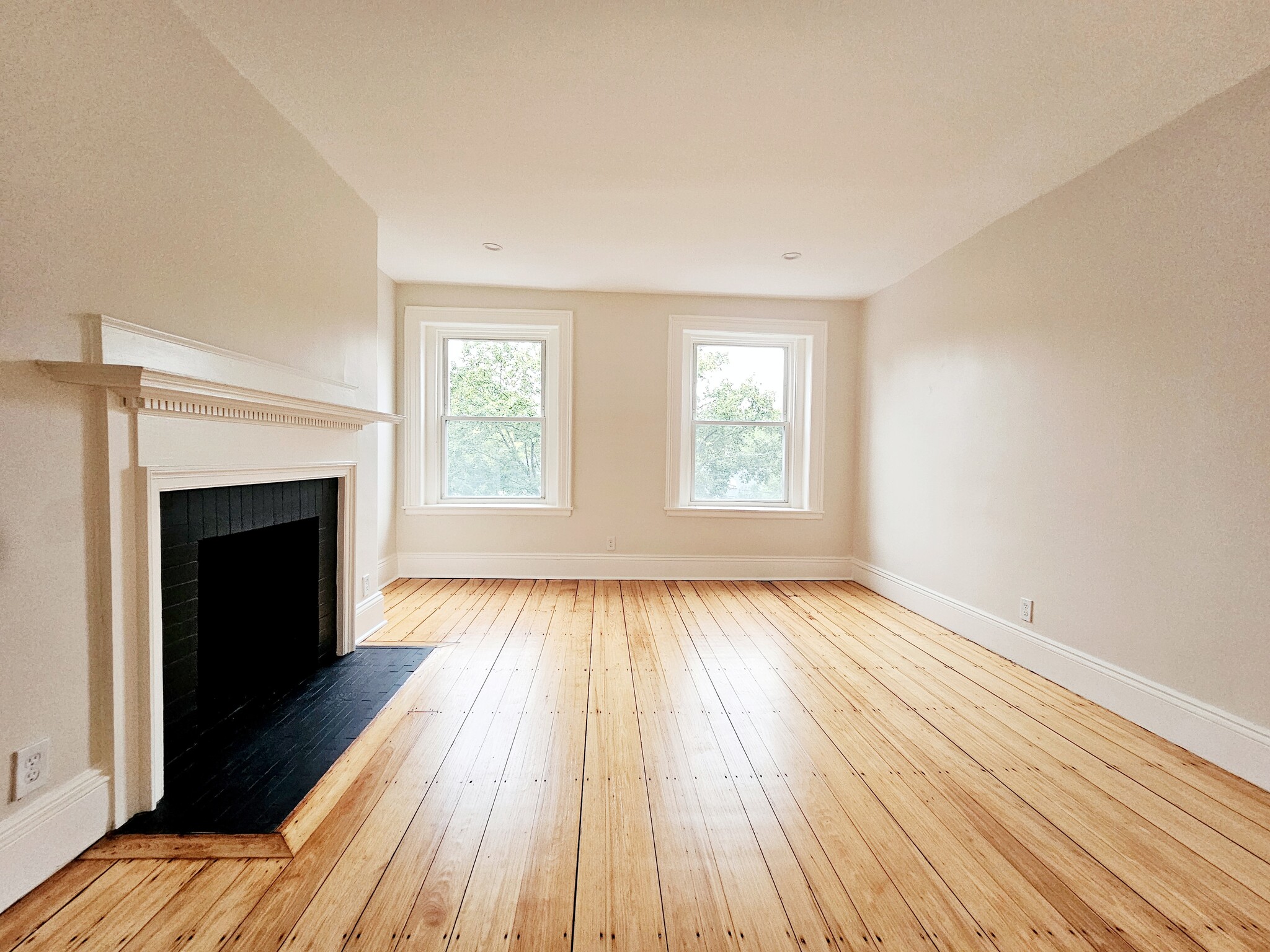 Building Photo - 1726 Beacon St