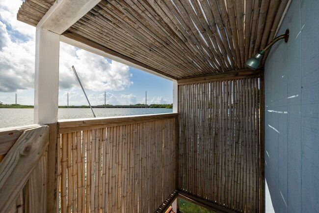 Building Photo - 8 Cll Uno