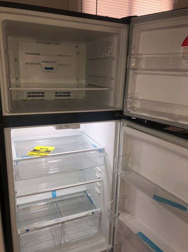 Building Photo - 3 bedroom 1.5 bathroom in Baltimore Voucher Accepted